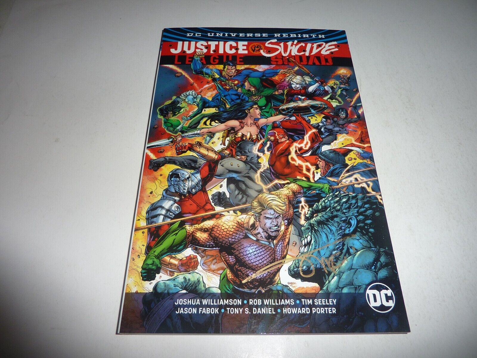 JUSTICE LEAGUE Vs. SUICIDE SQUAD DC Comics TPB 2017 Williamson Unread 1st NM