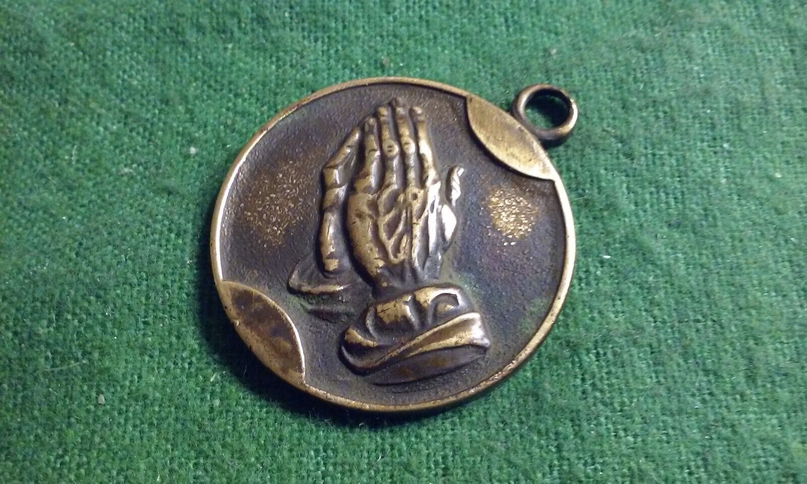 PRAYING HANDS & Serenity Prayer Vintage Christian Pendant / Fob Medal Gold-Tone