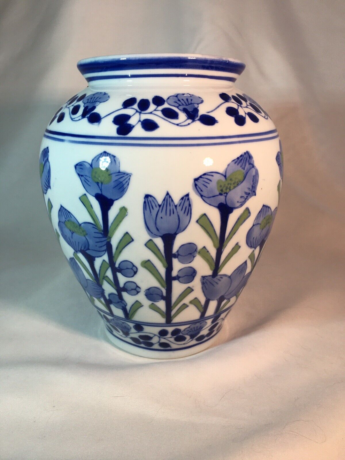 Zhongguo Zhi Zao Chinese Ceramic Vase Blue Flowers
