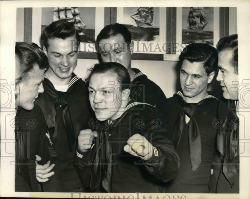 1942 Press Photo Lou Ambers shows fellow guardsmen the art of self-defense, NY