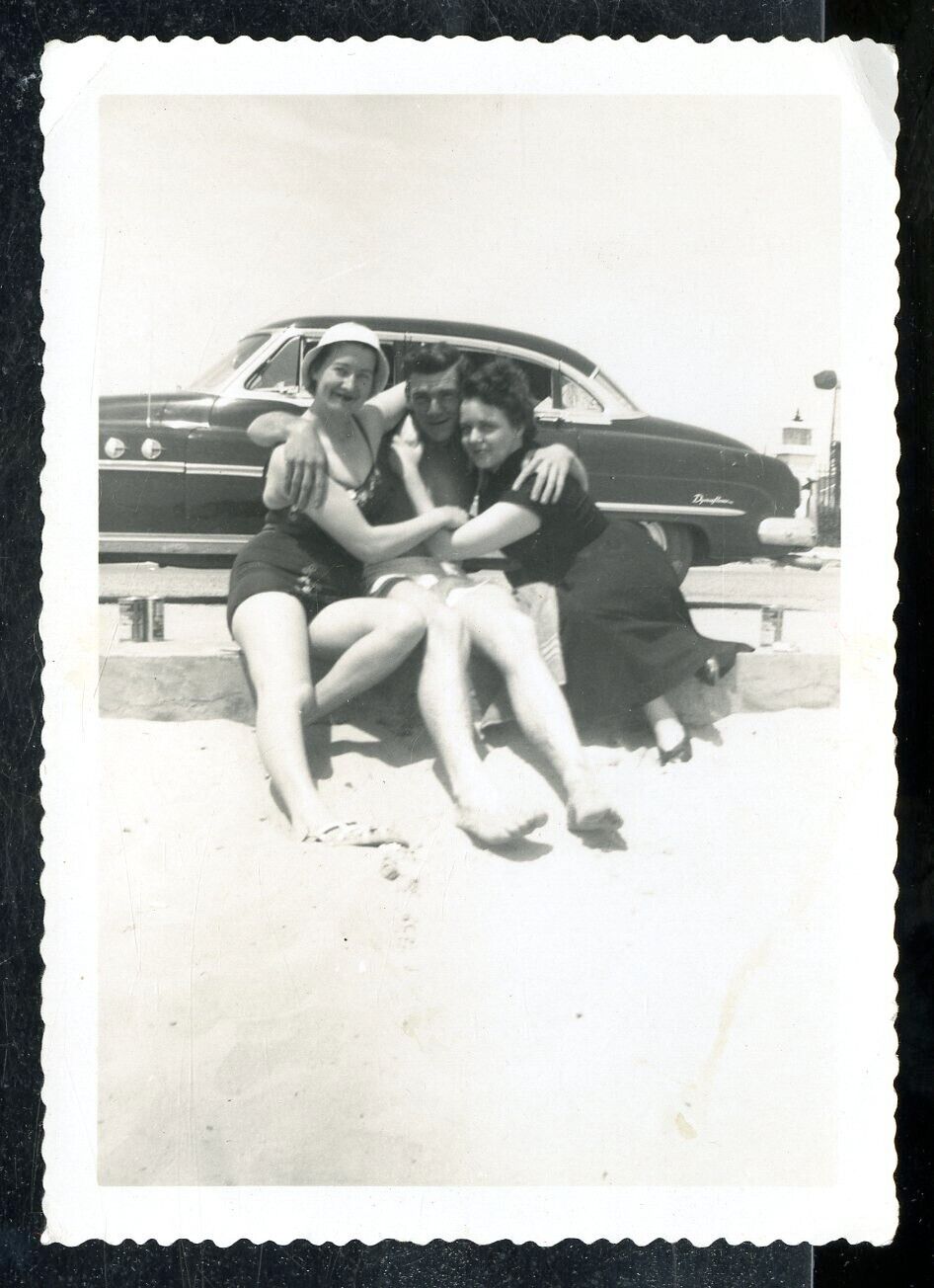Vintage Photo MAN HUGS ON TWO WOMEN AT THE BEACH VINTAGE CAR