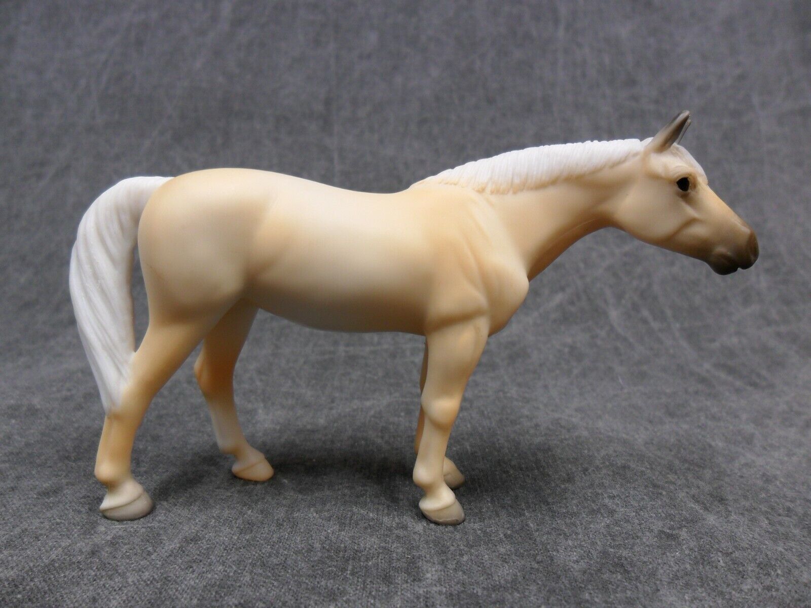 Breyer * Quarter Horse * 6226 Pintos and Palominos Stablemate Model Horse