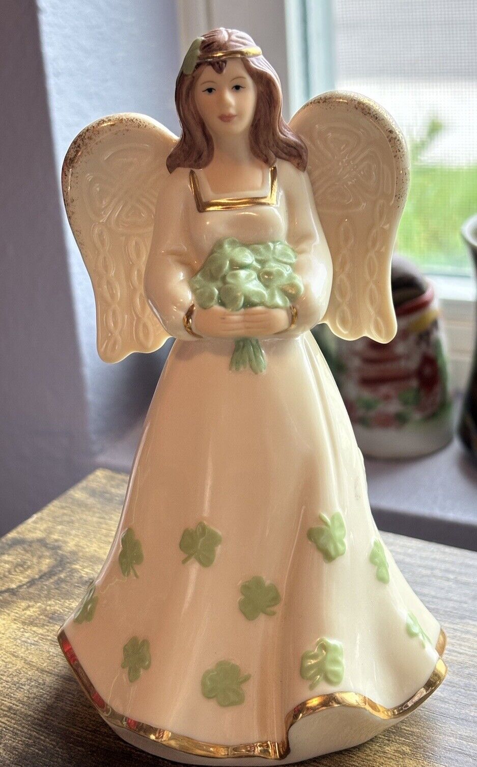 Lenox Irish Angel Figurine with Shamrock Bouquet 24K Gold Trim/Accents