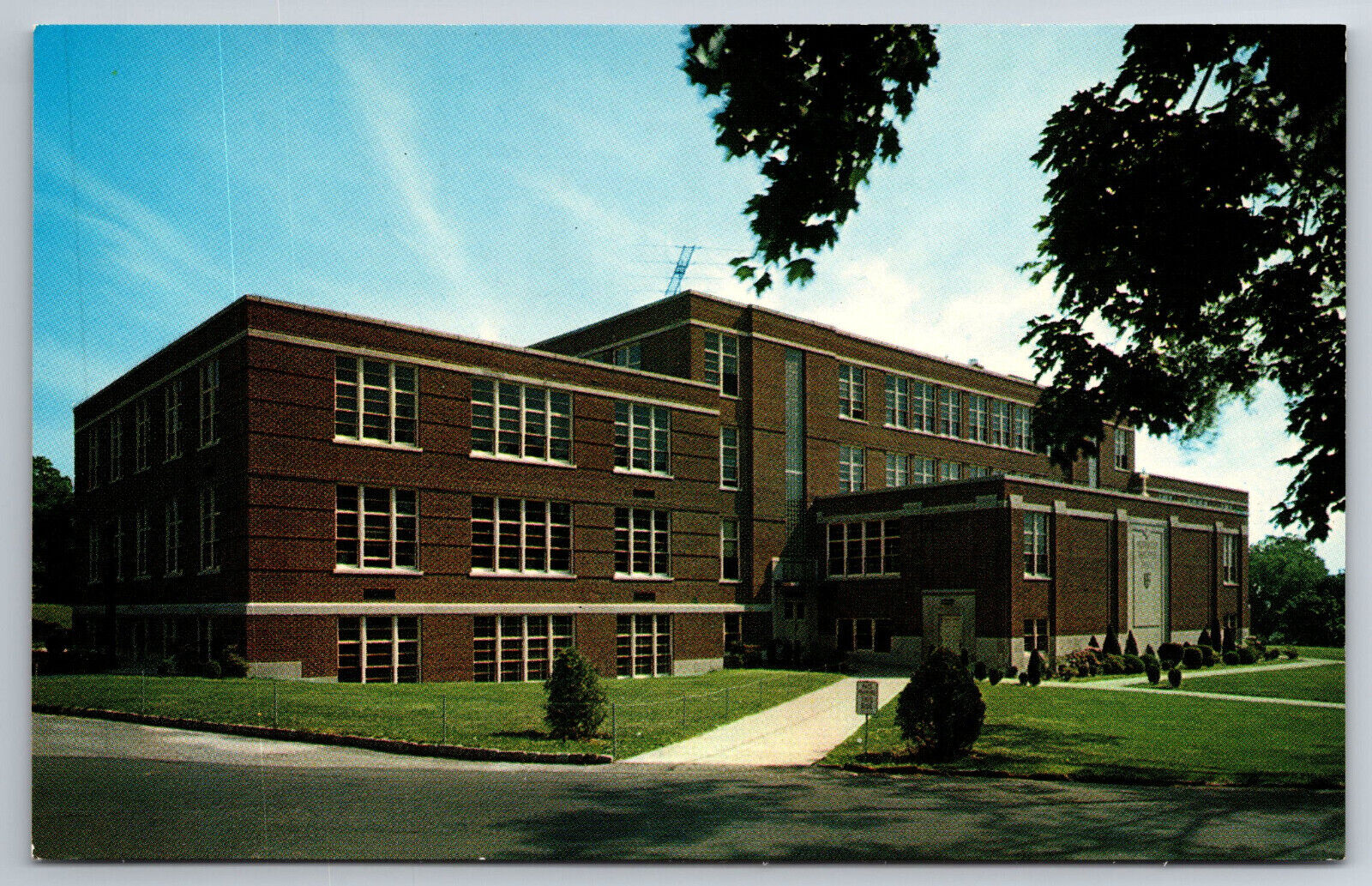 Vintage Postcard RI Providence College Albertus Magnus Science Building -5157