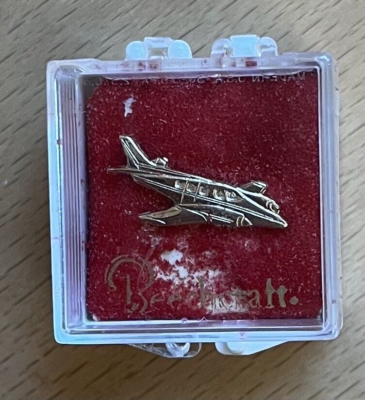 Vintage Beechcraft Baron Gold Pin w Box RARE EUC