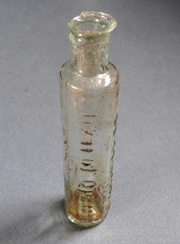 Open Pontil Early Dr McMunn's Elixir of Opium Bottle with Residue tra10