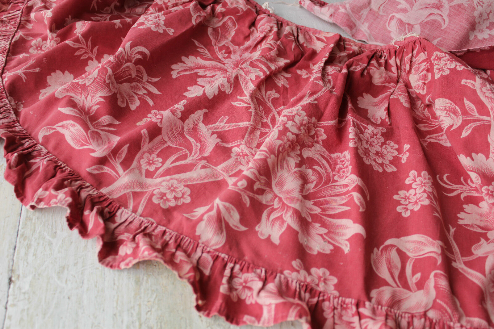 Curtain Antique French printed 1880\'s lovely red + pink floral fabric w/ ruffle