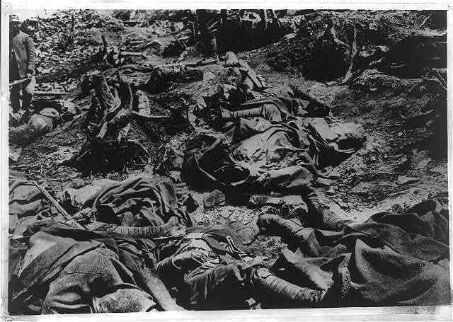 Dead Italian soldiers,killed,gas attack,casualties,battles,technology,1916