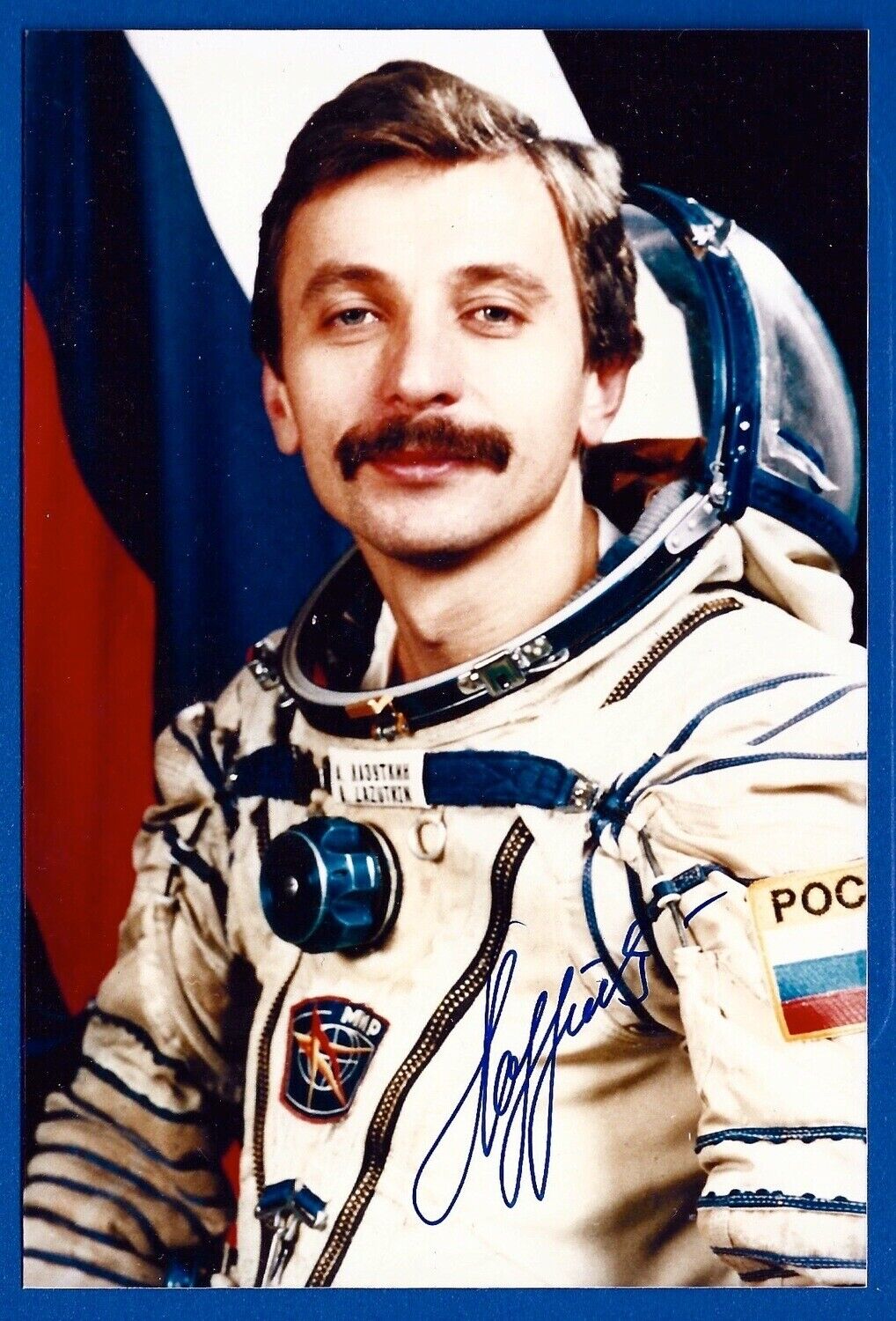 Aleksandr Lazutkin Russian cosmonaut signed picture