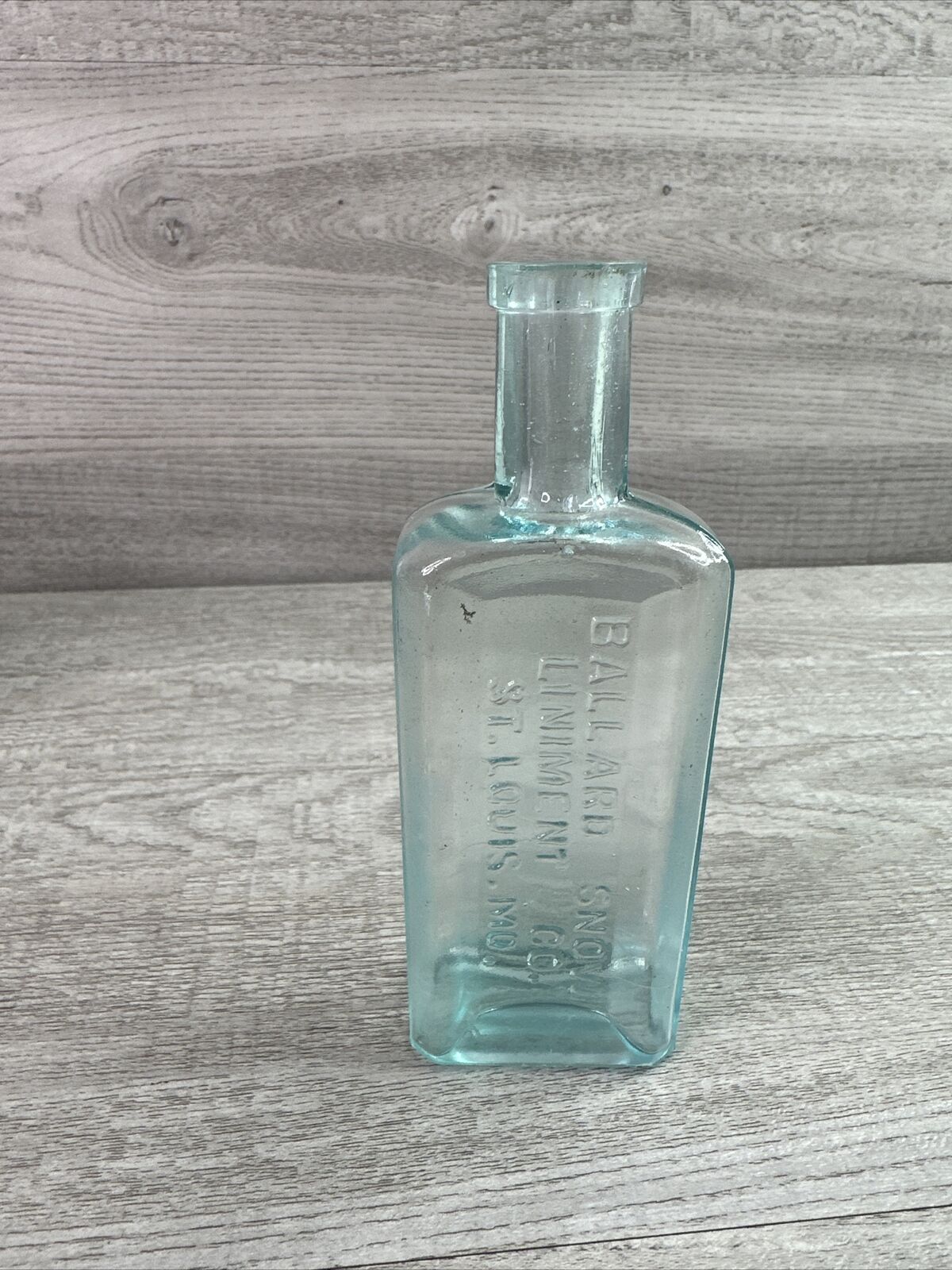 Vintage 1890s Ballard Snow Liniment Co. St.Louis MO Aqua Bottle