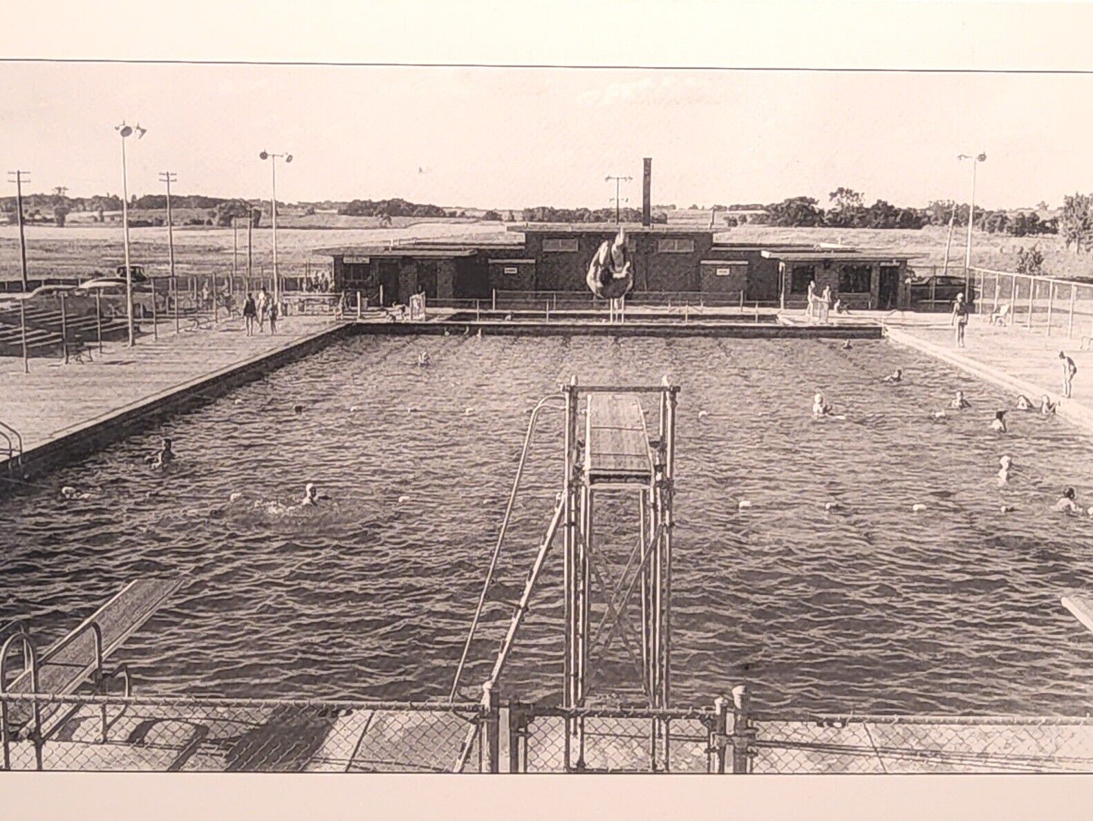 Postcard, Waterloo, Iowa ~ New Gates Park Swimming Pool 1951 ~ Reprint ~ #-3859