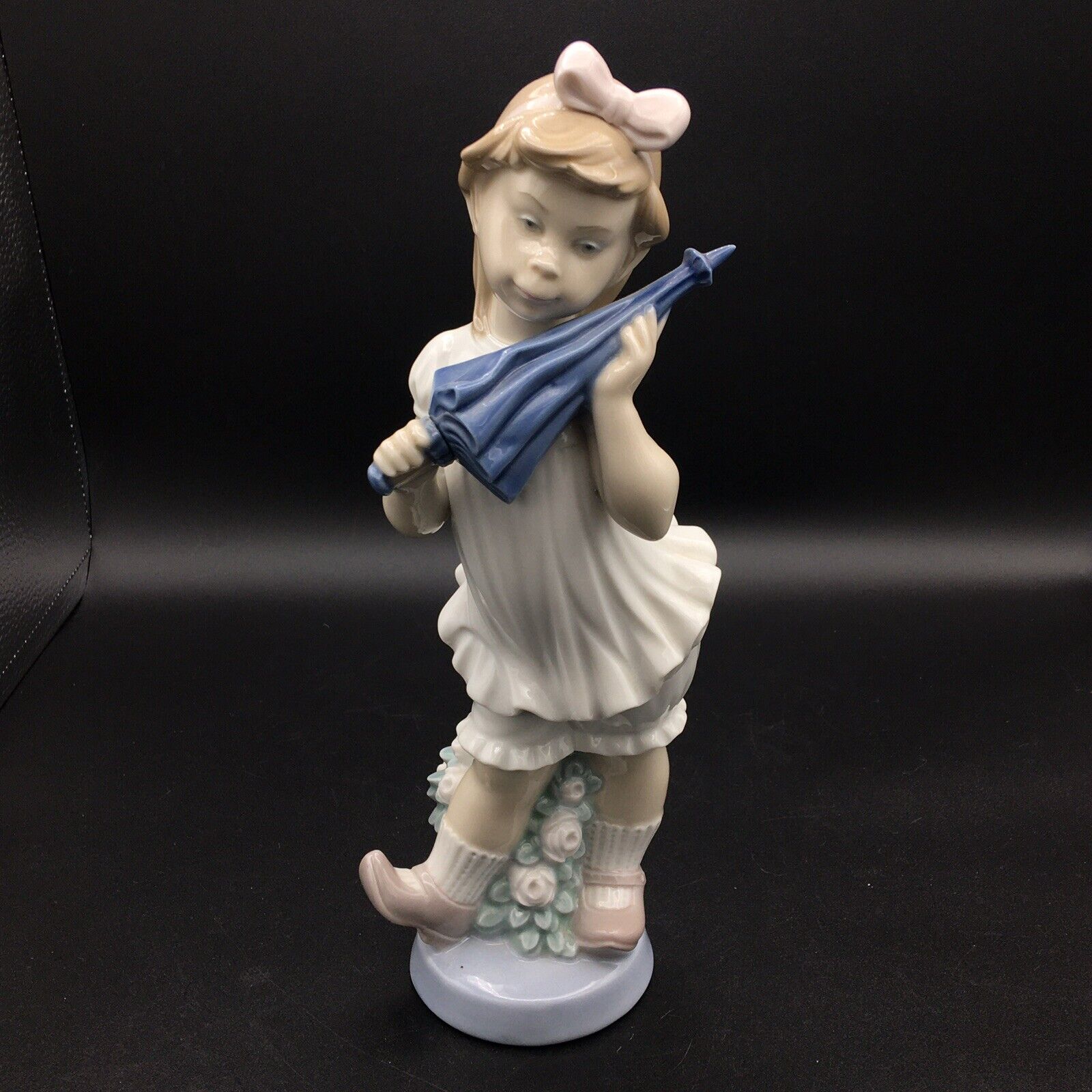 Lladro Sweet Girl 4987 Vintage Girl Holding Umbrella Porcelain Figurine Spain