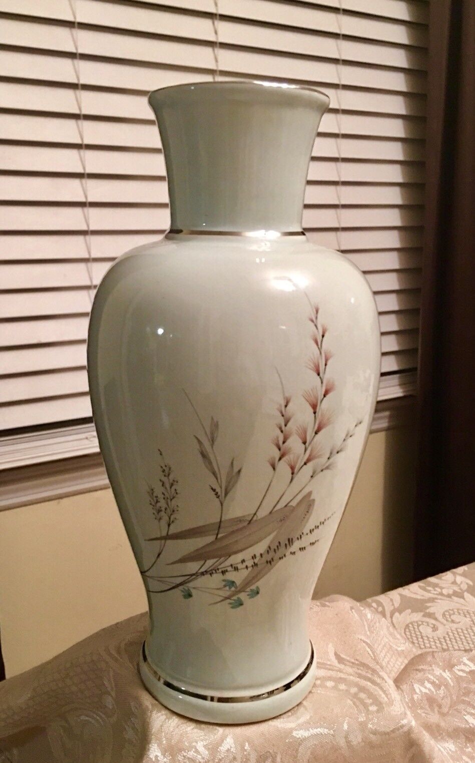 BEAUTIFUL IVORY PORCELAIN VASE HAND PAINTED FLORAL MOTIF HYALYN USA 175