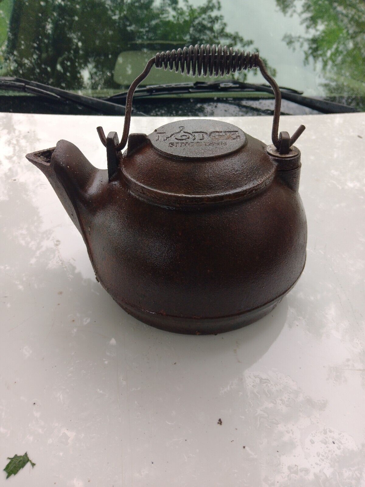 Vintage Lodge 2TK2 Cast Iron Tea Kettle, 2.5 Qt, Made in USA Antique Swivel Lid