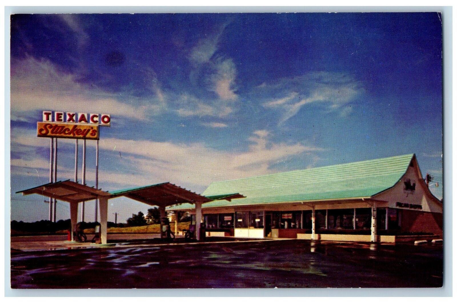 c1950\'s Stuckey\'s Pecan Shoppe Gas Pump Station Waukee Iowa IA Vintage Postcard