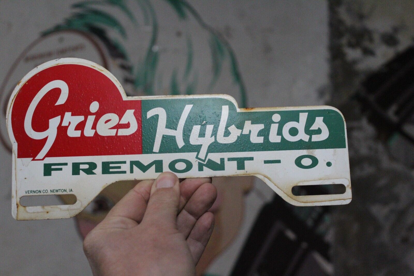 1950s GRIES HYBRIDS FREMONT OHIO PAINTED METAL PLATE TOPPER SIGN SEED CORN