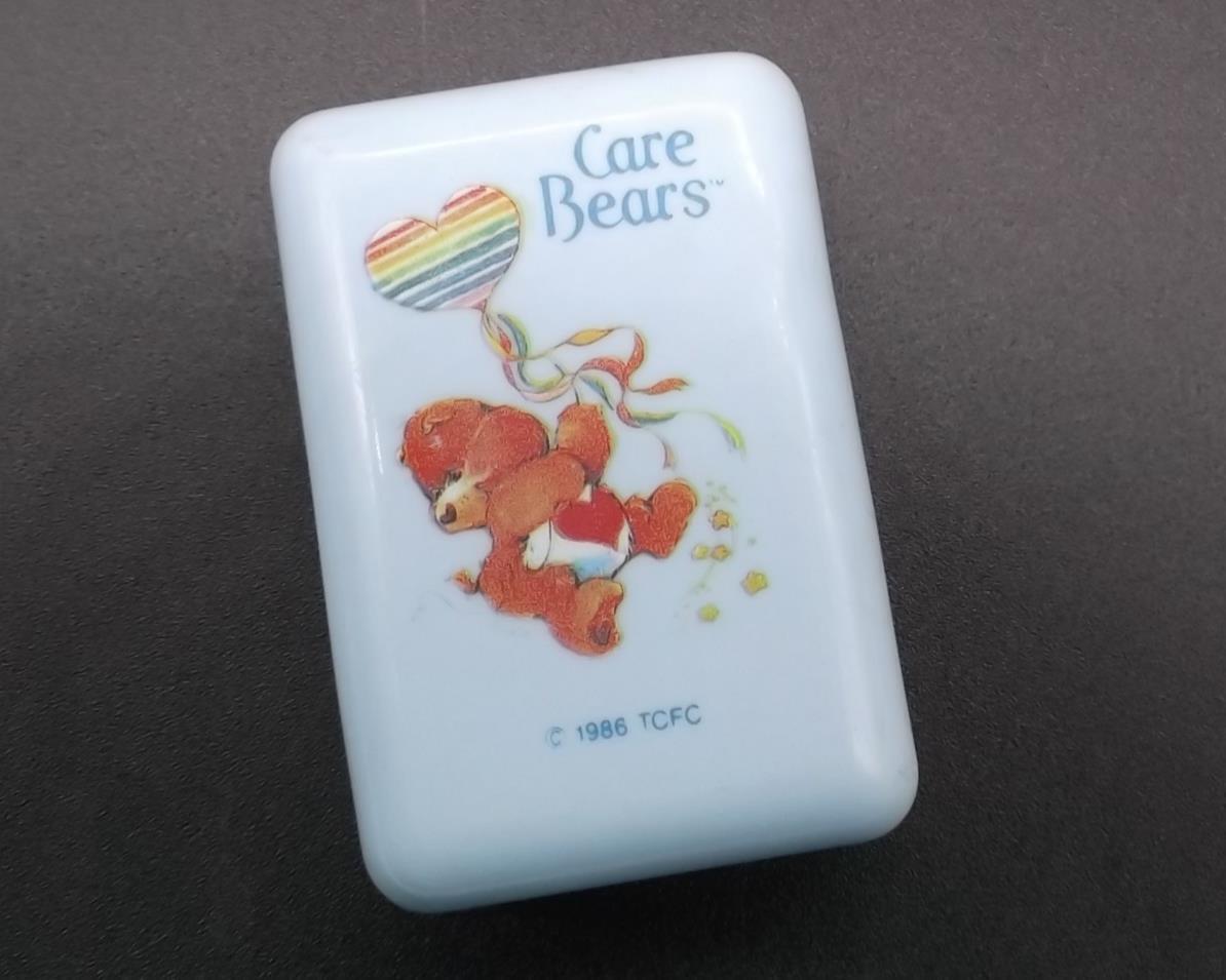 VTG 80s Care Bears Plastic Trinket Box Bear Holding Rainbow/Heart Balloon TCFC