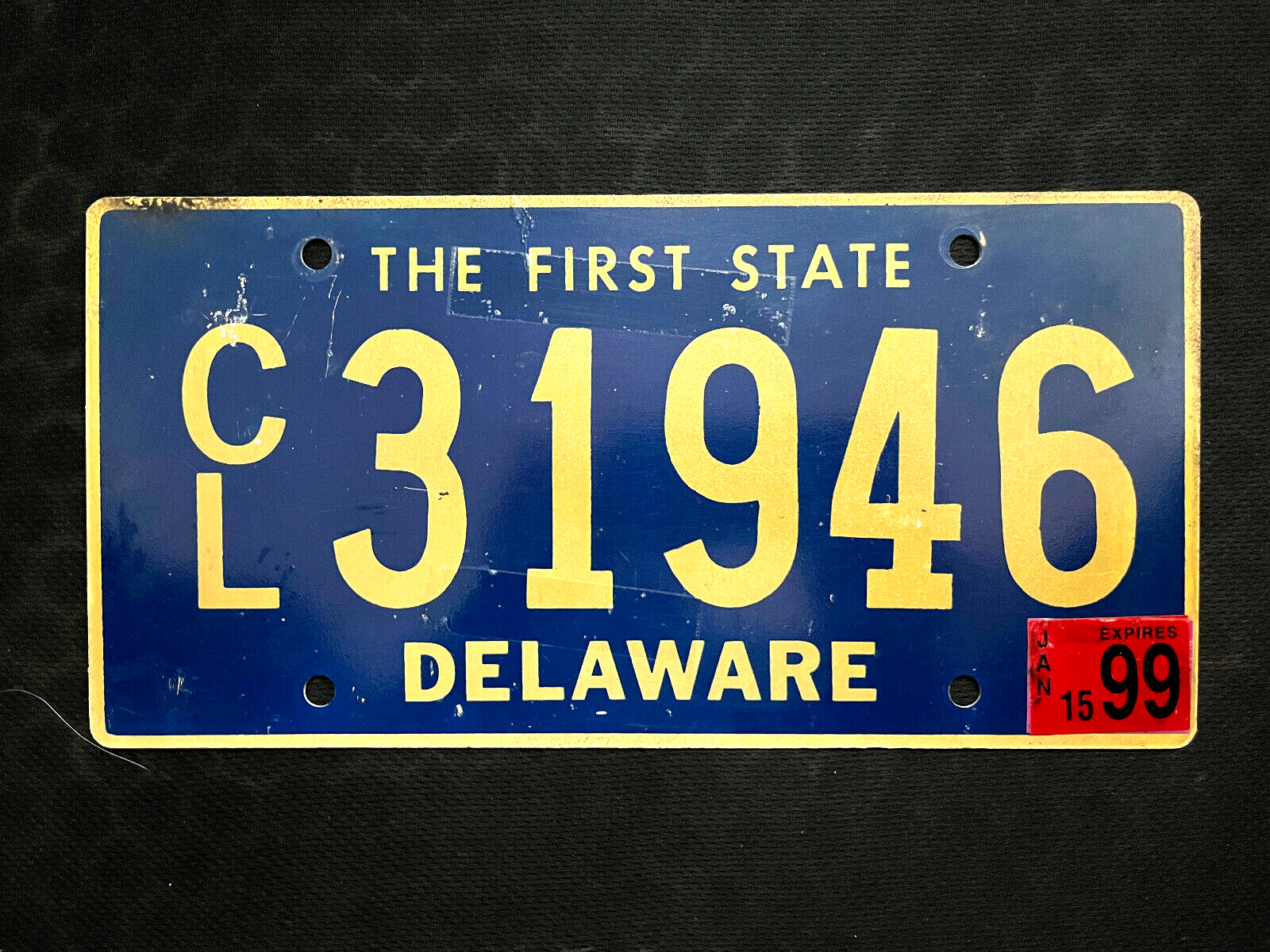 1999 Delaware License Plate CL31946 .. THE FIRST STATE, BEAUTIFUL YELLOW ON BLUE
