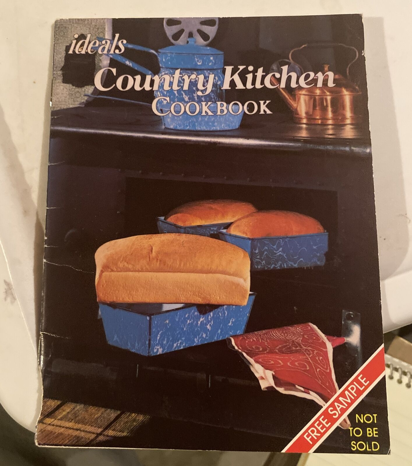 IDEALS COUNTRY KITCHEN COOKBOOK RECIPE BOOK 1975 USA 64p Color Photos 