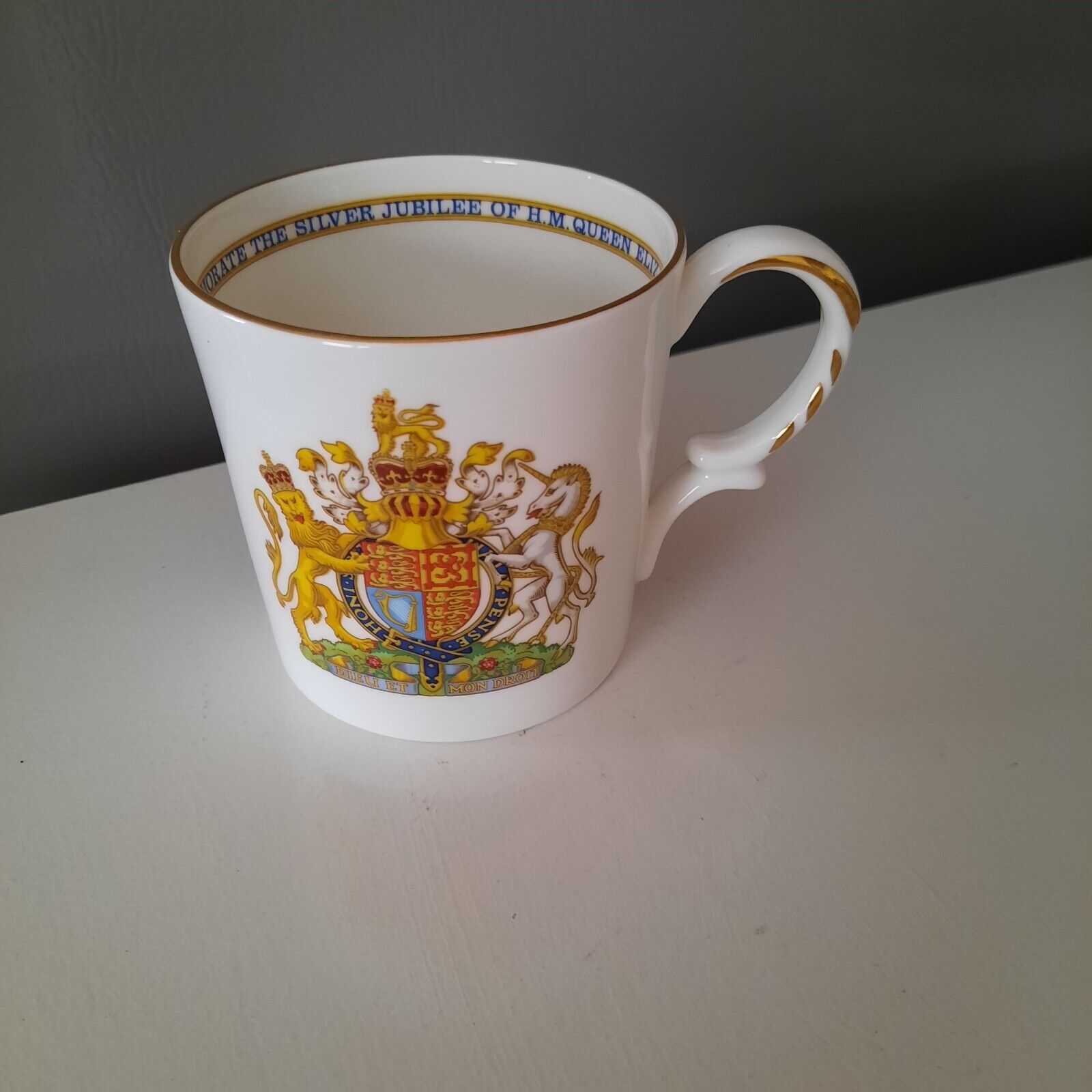 VGUC Queen Elizabeth II Silver Jubilee 1977 England Coffee Mug Aynsley China 