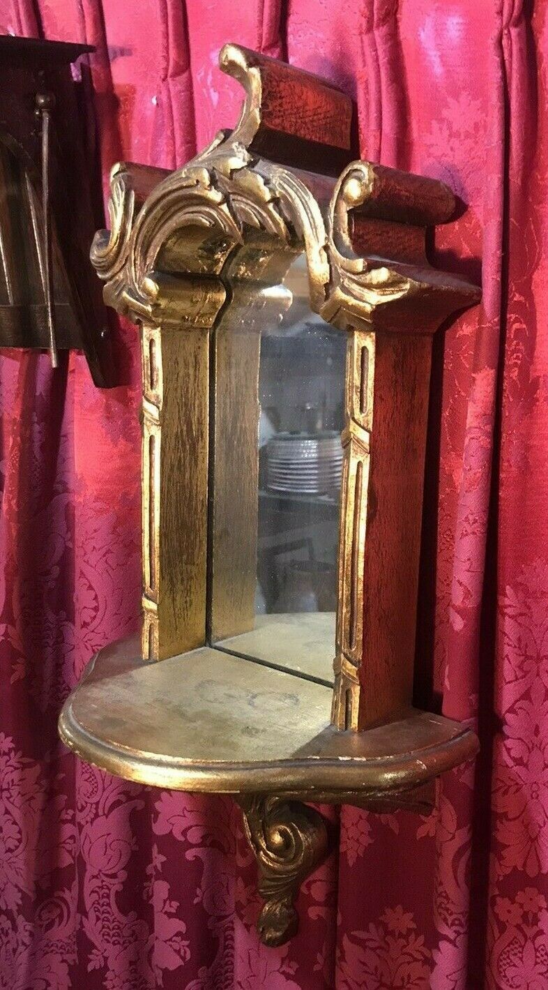 VINTAGE ANTIQUE ITALIAN STYLE GILT DECORATED WALL HANGING MIRRORED CURIO SHELF