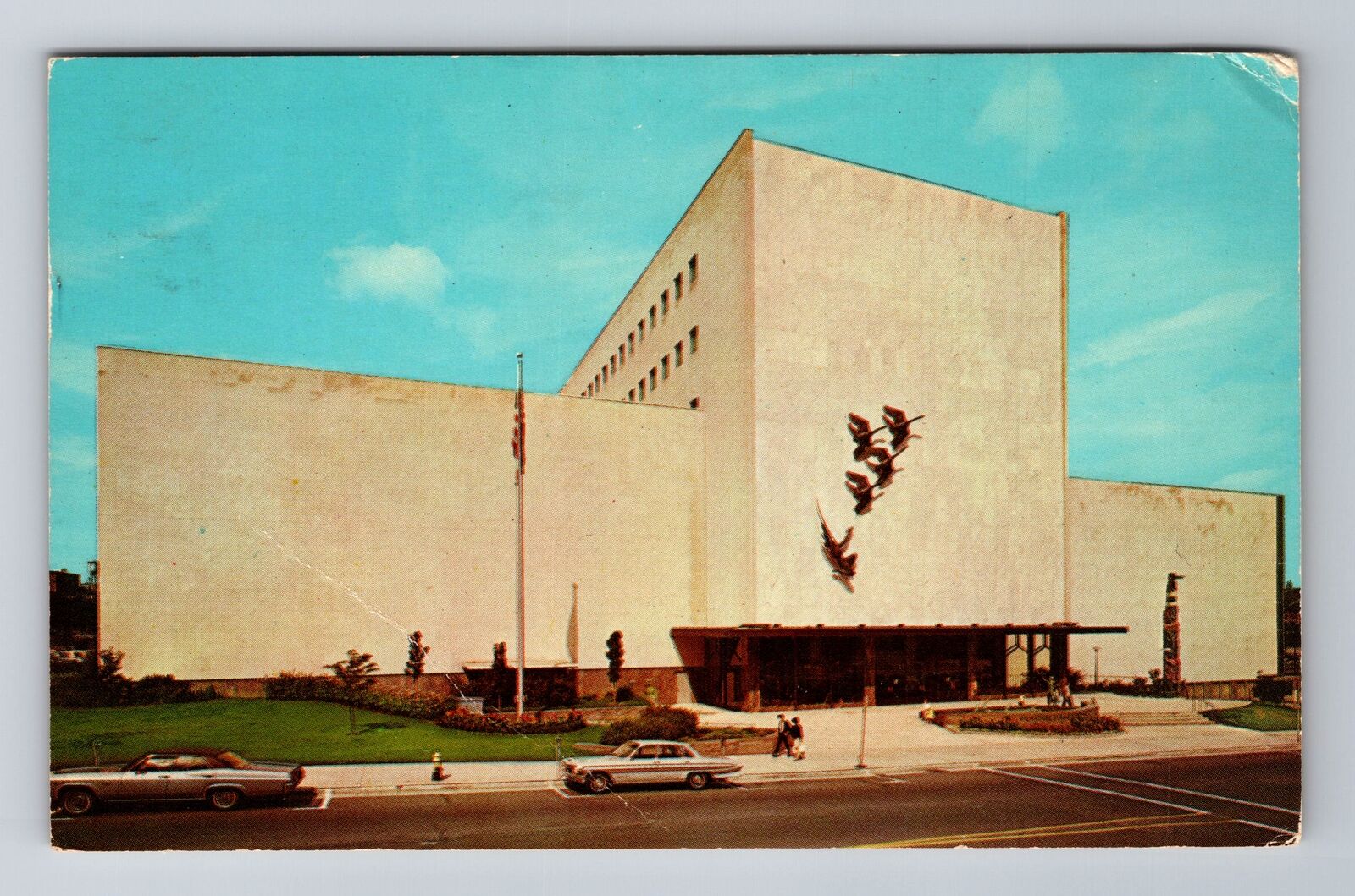 Milwaukee WI-Wisconsin, New Museum Building, Antique Vintage Souvenir Postcard