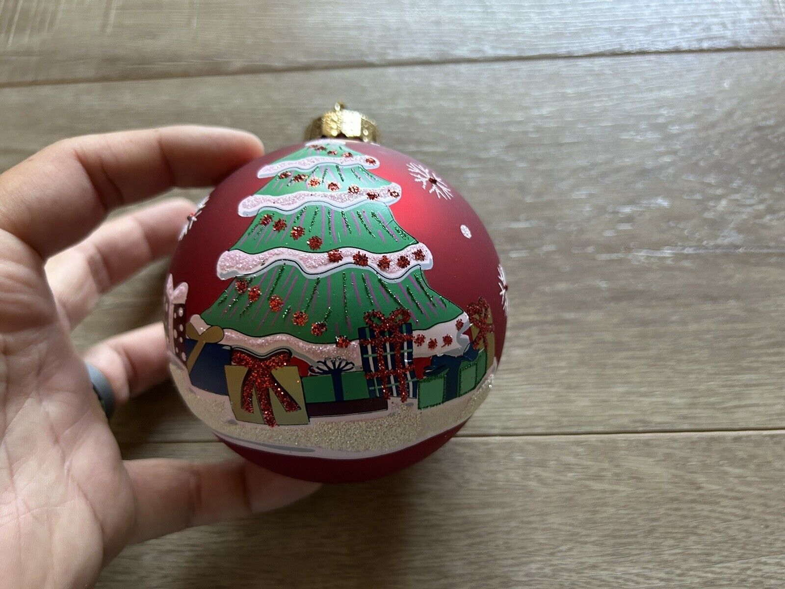 Beautiful 2018 Hand Painted Red Hand Blown Glass Christmas Tree Ornament