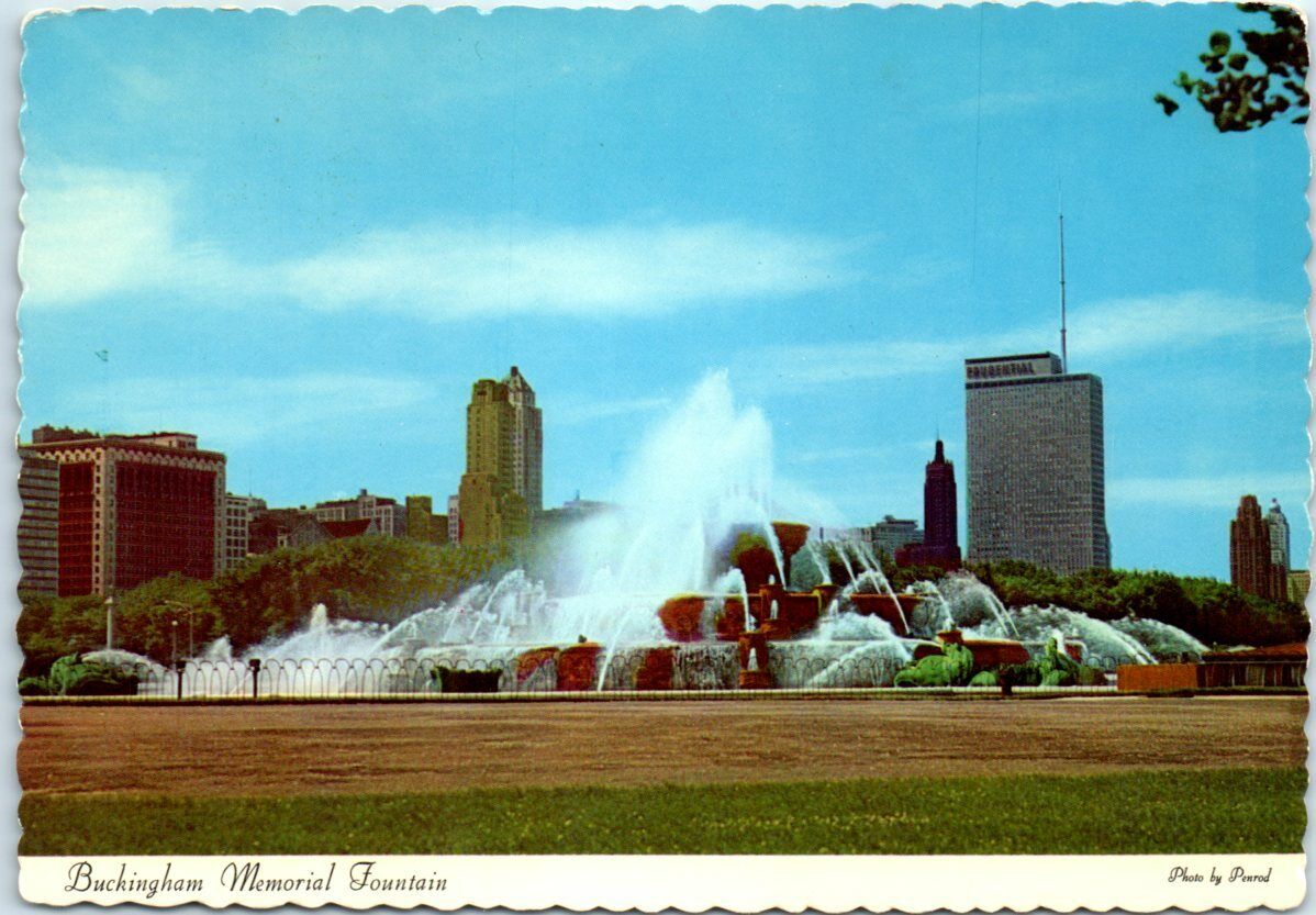 Postcard - Buckingham Memorial Fountain - Grant Park - Chicago, Illinois