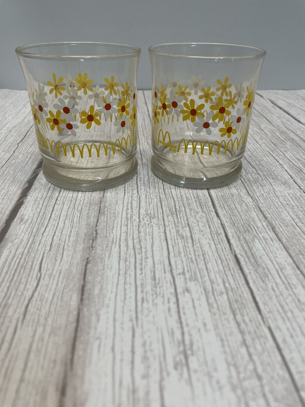Vintage Libbey McDonald\'s Yellow White Daisy Flower Drinking Glasses (2)
