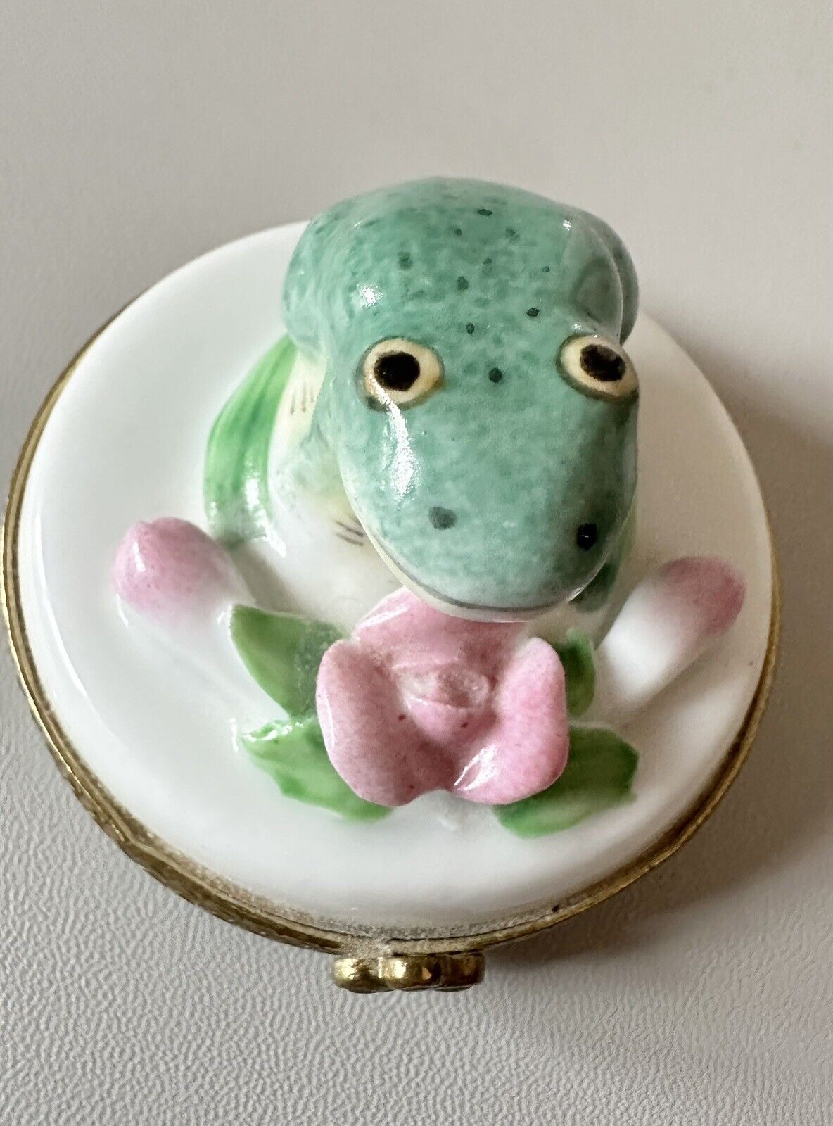 Vintage Hand Painted Frog On A Lilly Pad. Pink Roses Porcelain Trinket Box