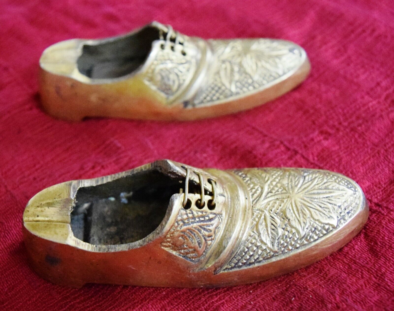 Golden Color Shoes Paperweight Victorian Style Pair 0f 2 Handmade Table Dec GM28