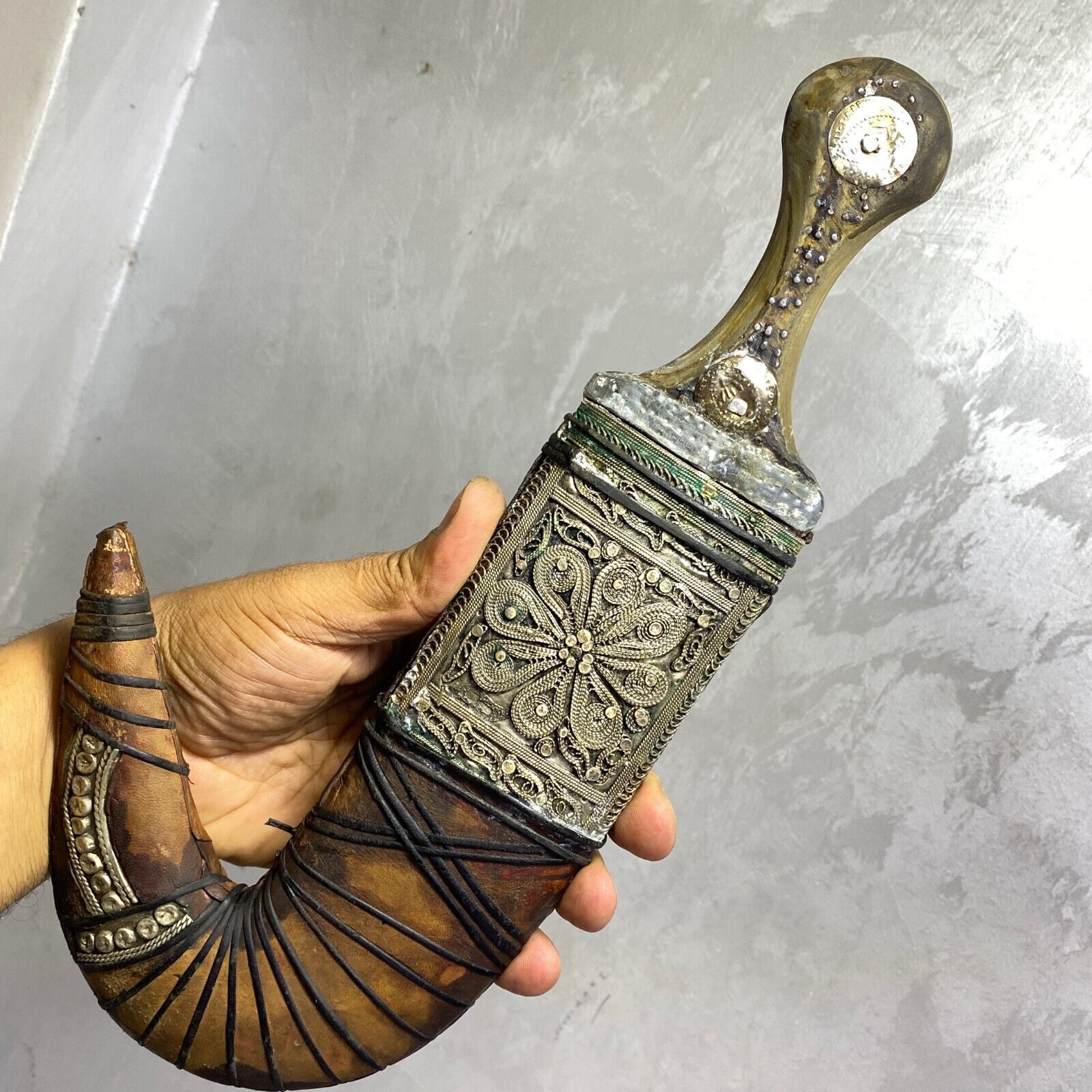 old Antique dagger yemen khanjar jambiya arabian yemeni dagger جنبية يماني خنجر
