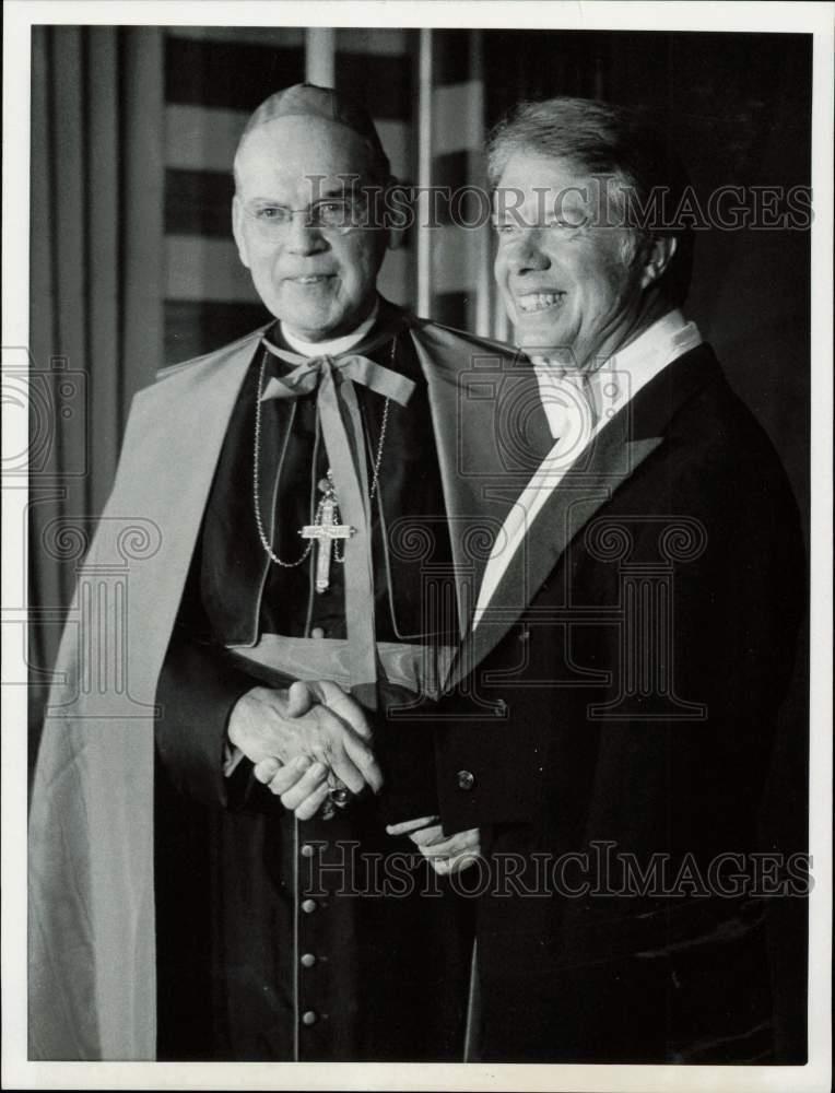1976 Press Photo Terence Cardinal Cooke shakes hands with Jimmy Carter