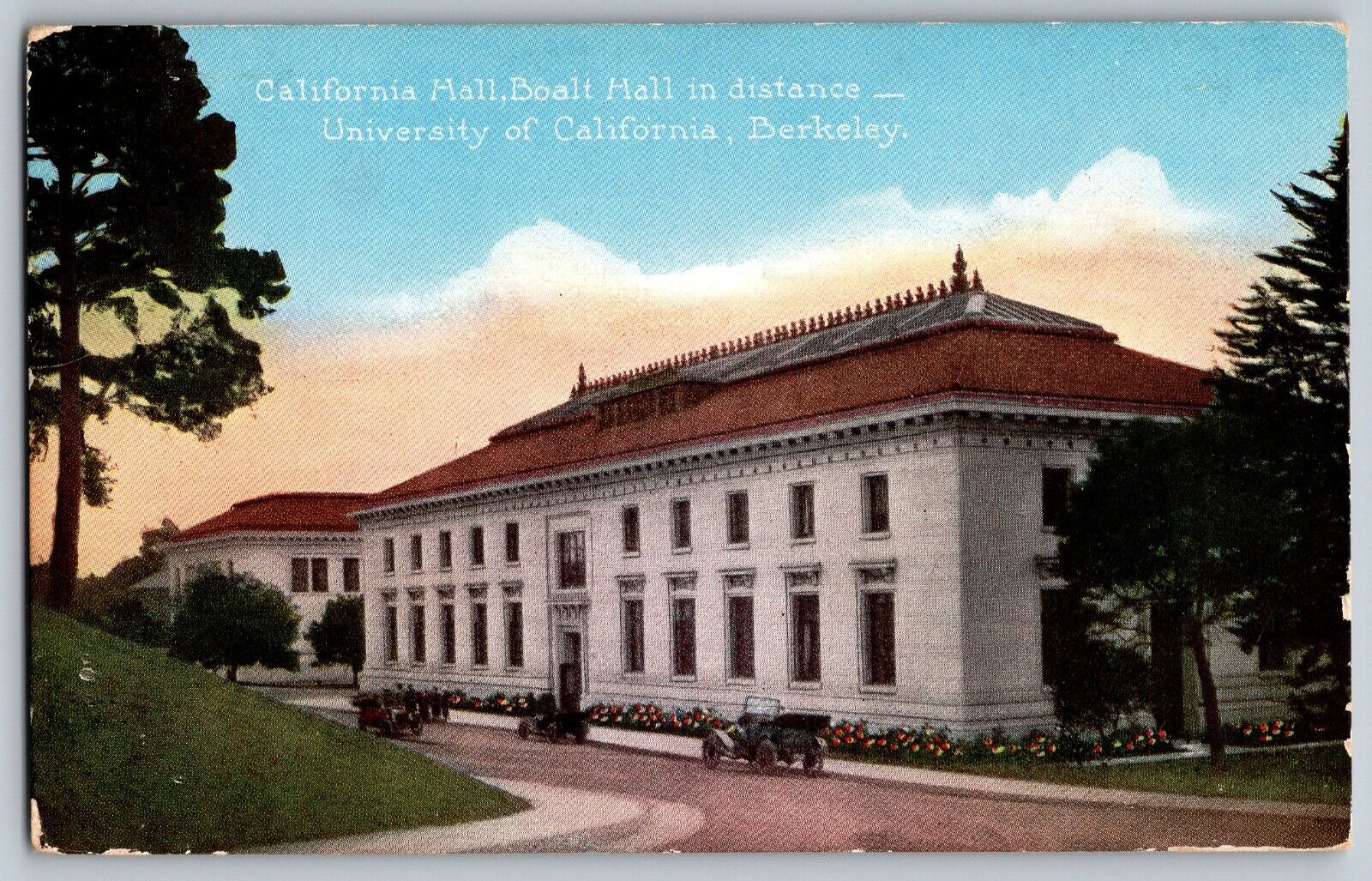 California CA - California Hall at University of California - Vintage Postcard