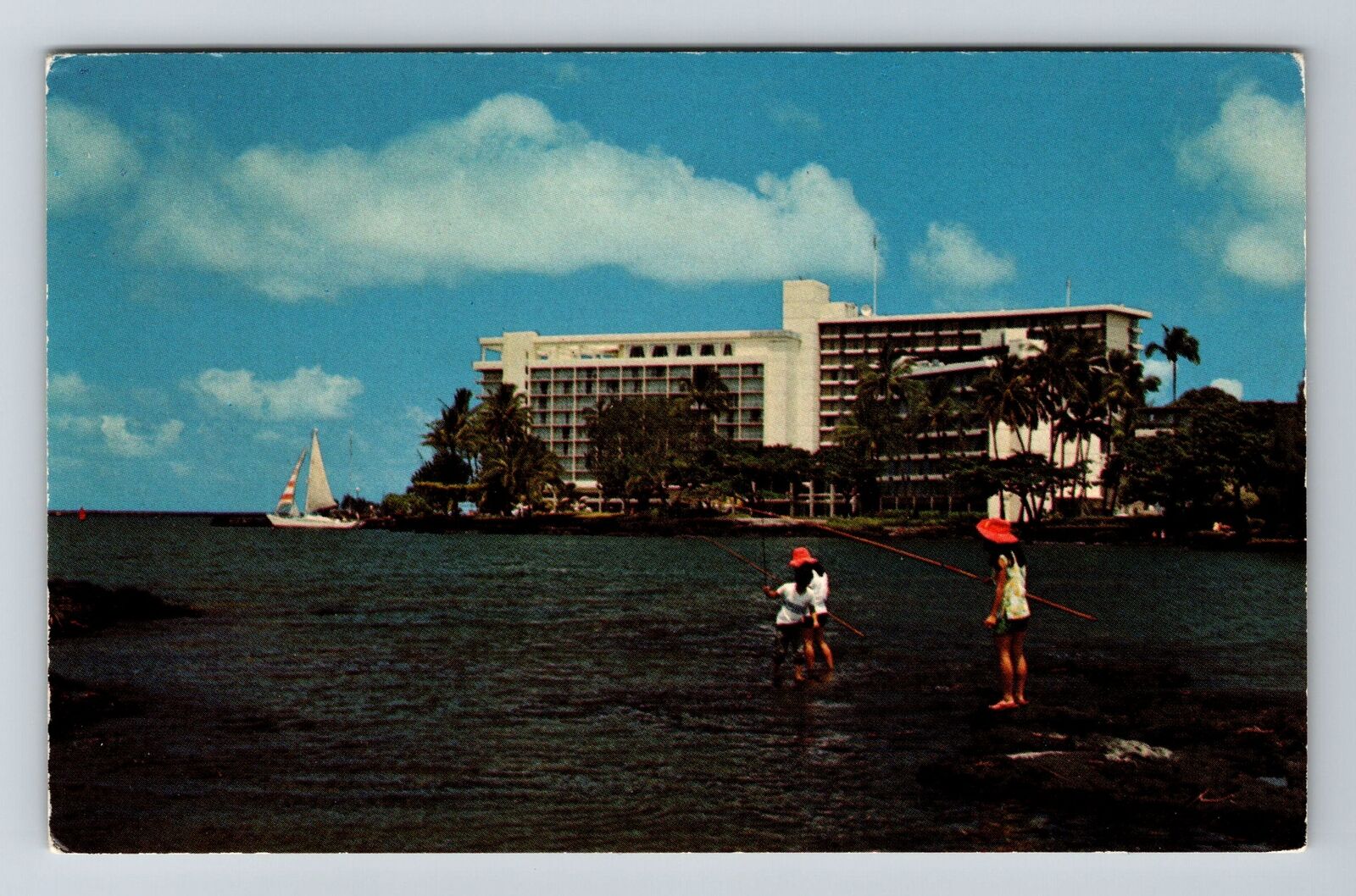 Hilo Bay HI-Hawaii Naniloa Surf Resort Fishing Antique Vintage Souvenir Postcard