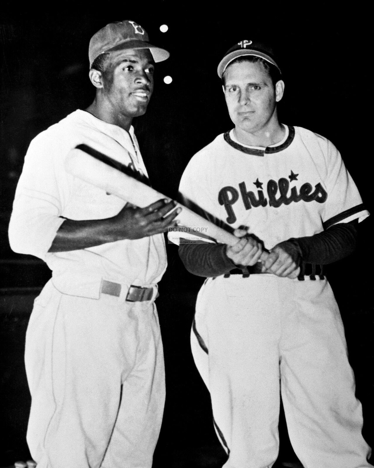 JACKIE ROBINSON WITH PHILLIES MANAGER BEN CHAPMAN - 8X10 SPORTS PHOTO (AZ144)