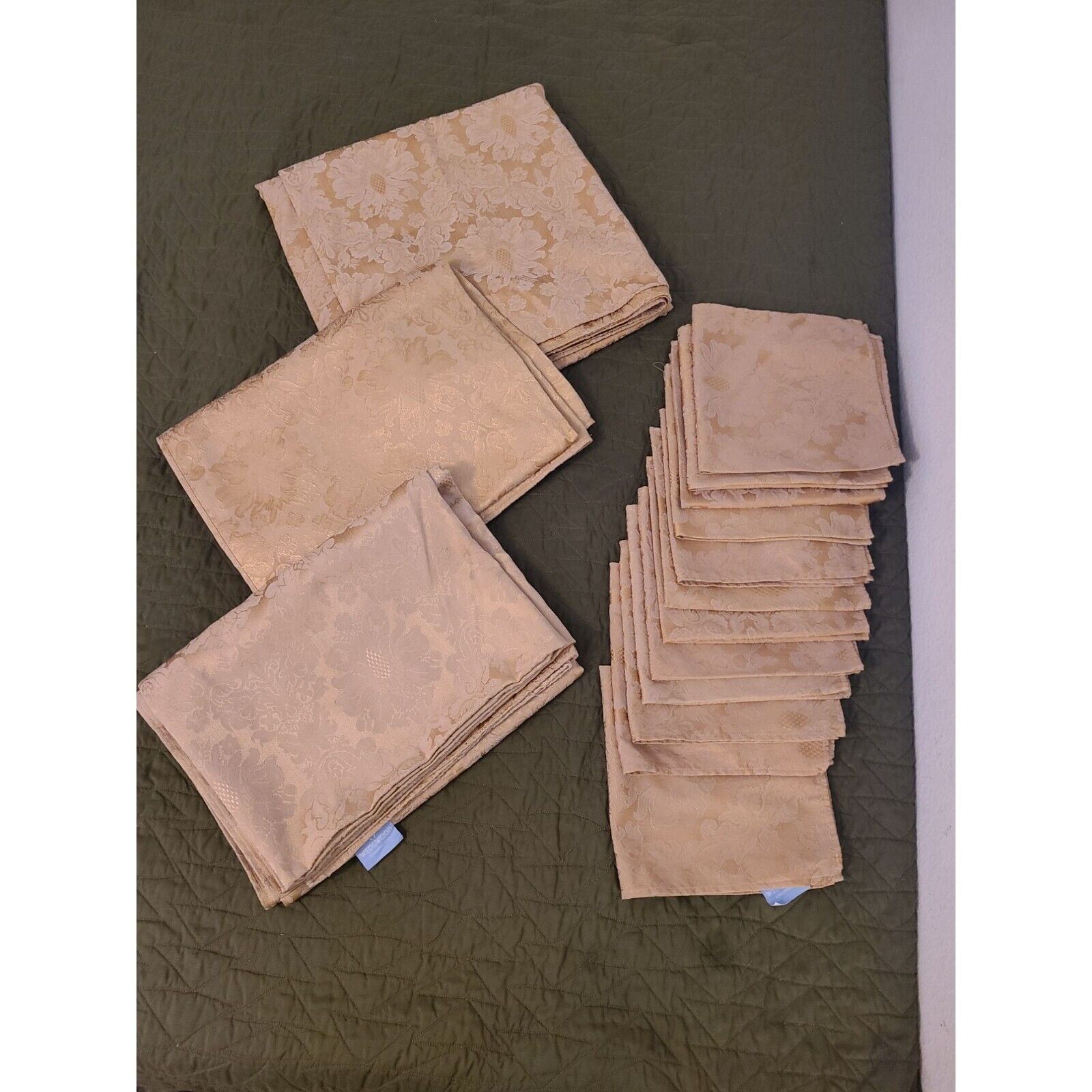 3 Vintage Wedgwood Golden Formal Tablecloths & 12 Napkins Set