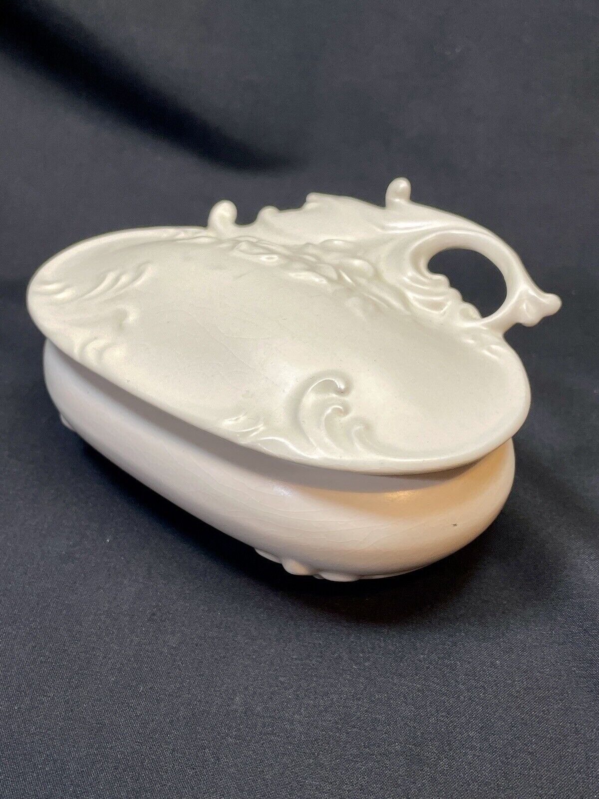 Vintage Jamar Mallory Studio Ceramic Ivory Victorina Nouveau Trinket Box 6x3”