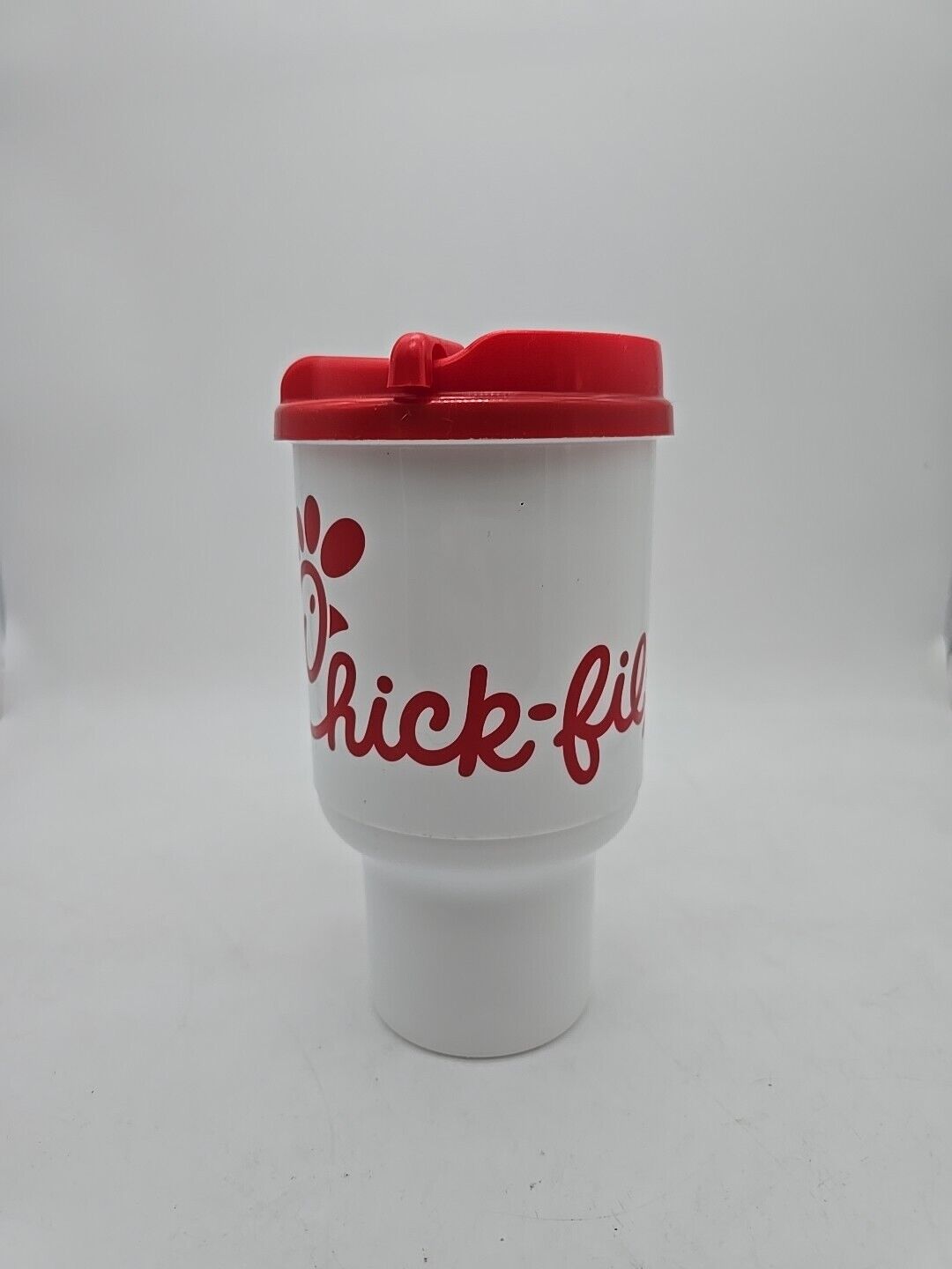 Chick-Fil-A Travel Mug 20 oz  Plastic Cup w/Lid White Red Logo Used Whirley