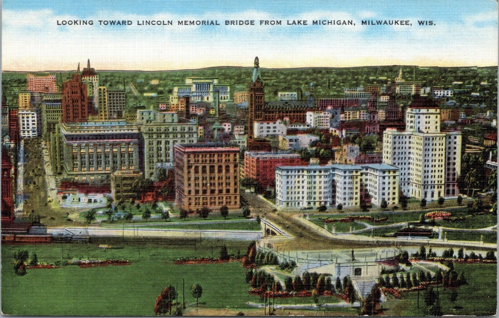 postcard Milwaukee, Wisconsin - Looking toward Lincoln Memorial Bridge from Lake