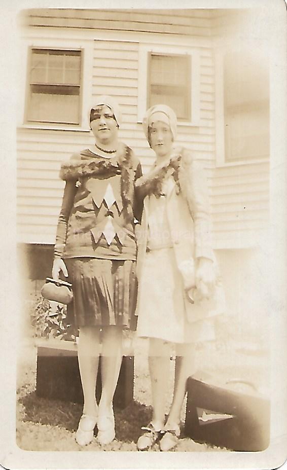 FLAPPERS 1920s Women FOUND PHOTOGRAPH Original BLACK AND WHITE Portrait 210 59 B
