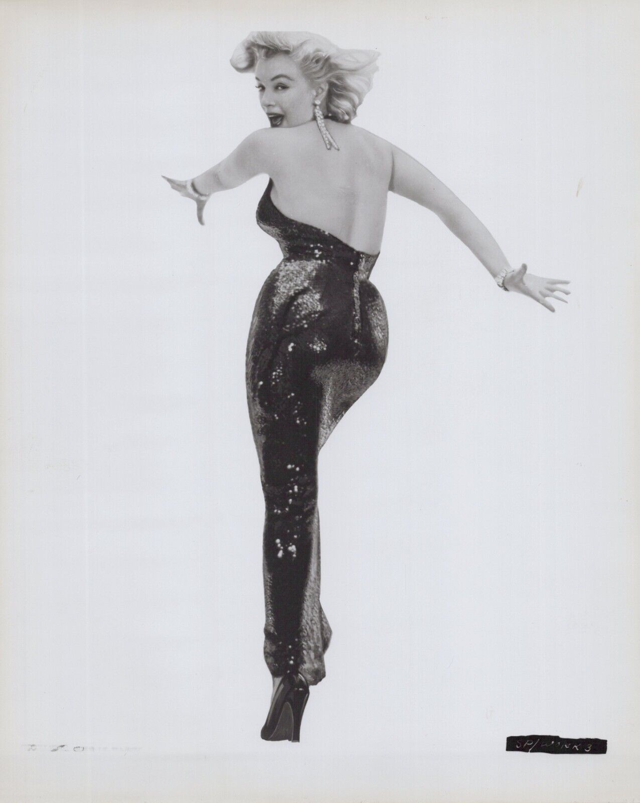 Marilyn Monroe (1950s) Alluring Pose - Hollywood beauty Vintage Photo K 76