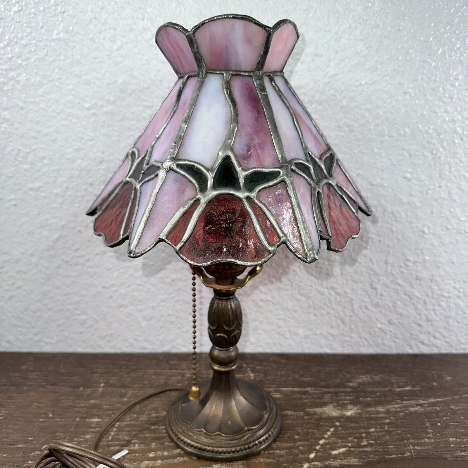 RARE Tiffany Style Stained Glass Lamp With Tulip Floral Pattern And Metal Base