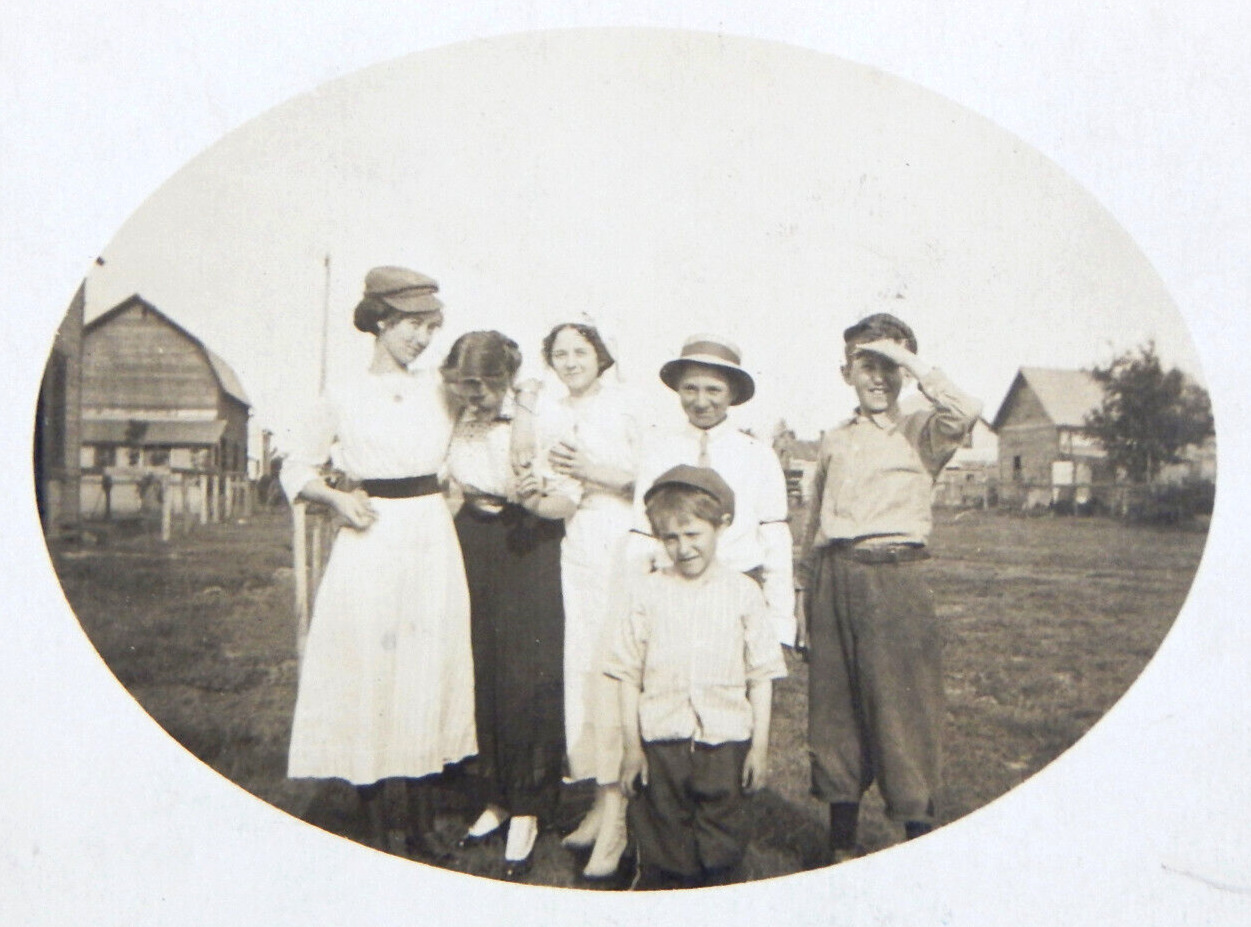 RPPC POSTCARD 1910s CHILDREN WELL DRESSED SMALL TOWN PHOTO NORTH DAKOTA UNPOSTED