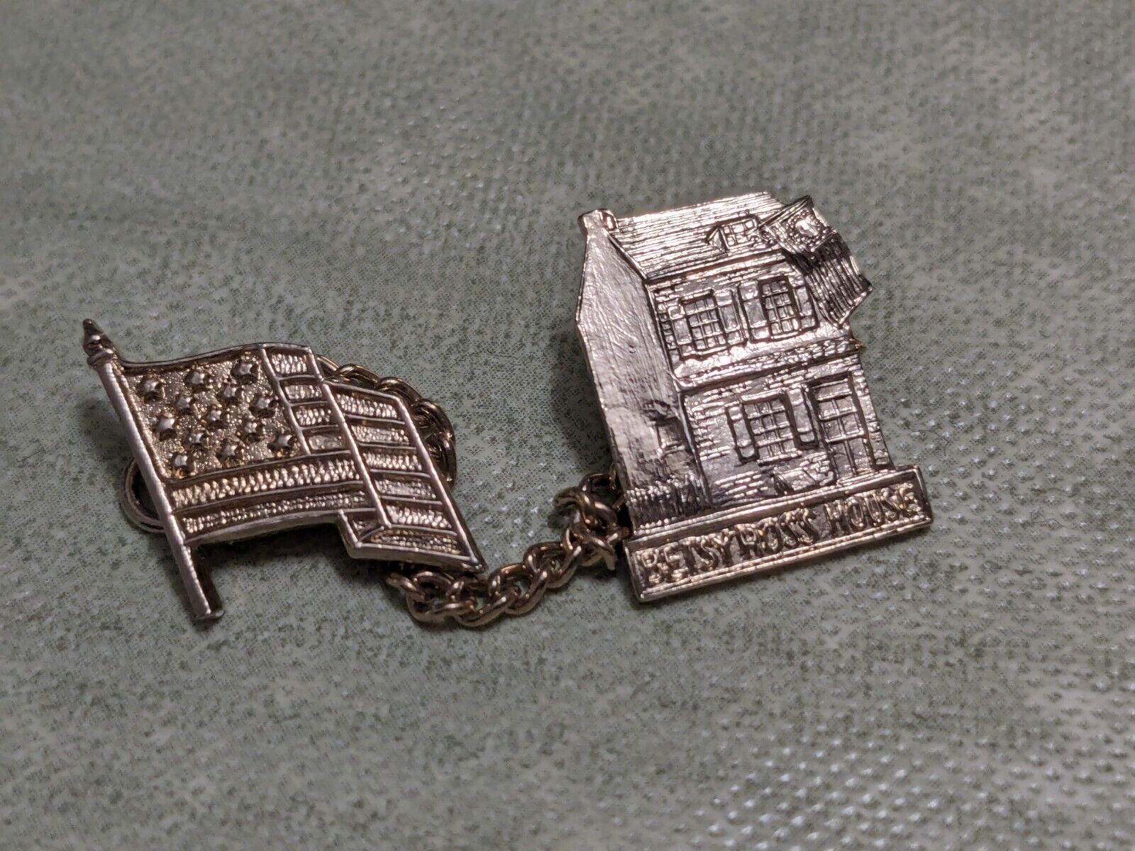 Rare Vintage Betsy Ross House And Original Flag Lapel Pin