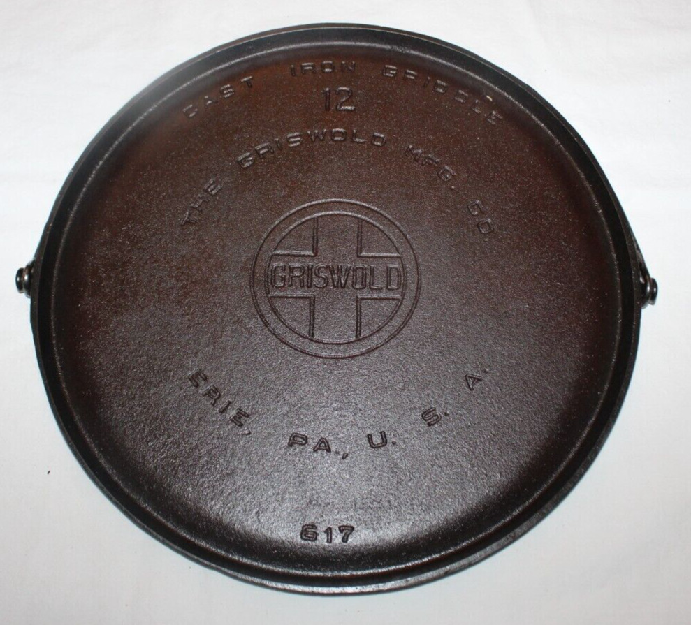RARE Vintage #12 GRISWOLD Cast Iron Bale Round Griddle Model No. 617 VERY NICE