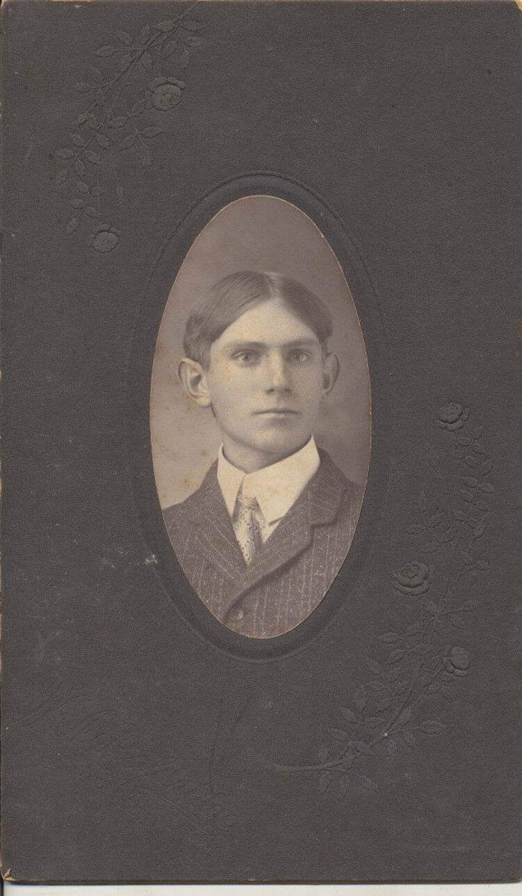 OVAL PORTRAIT OF YOUNG MAN W/ MIDDLE PARTED HAIRSTYLE