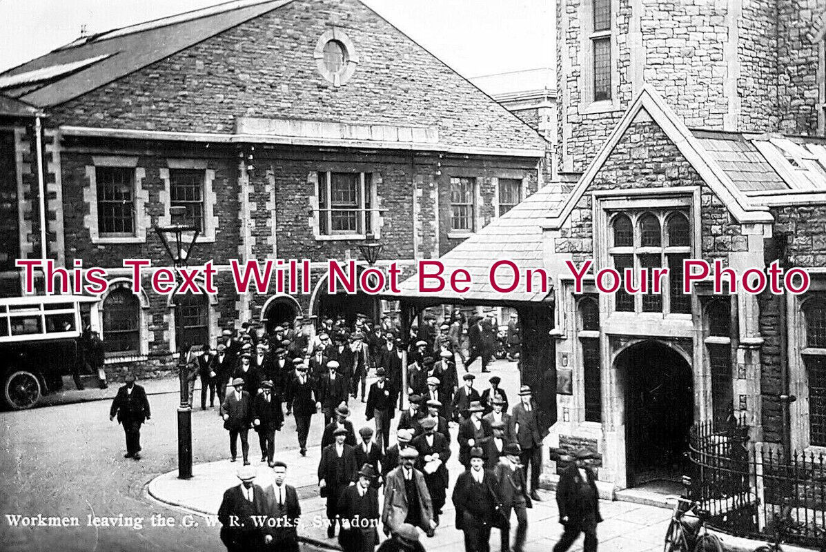 WI 1530 - Workmen Leaving THE GWR Works, Swindon, Wiltshire 1928