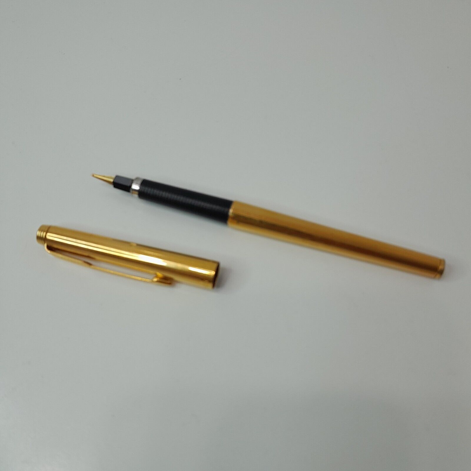 vintage parker 180 Gold Filled Medium 14k Gold Nib fountain pen made in USA