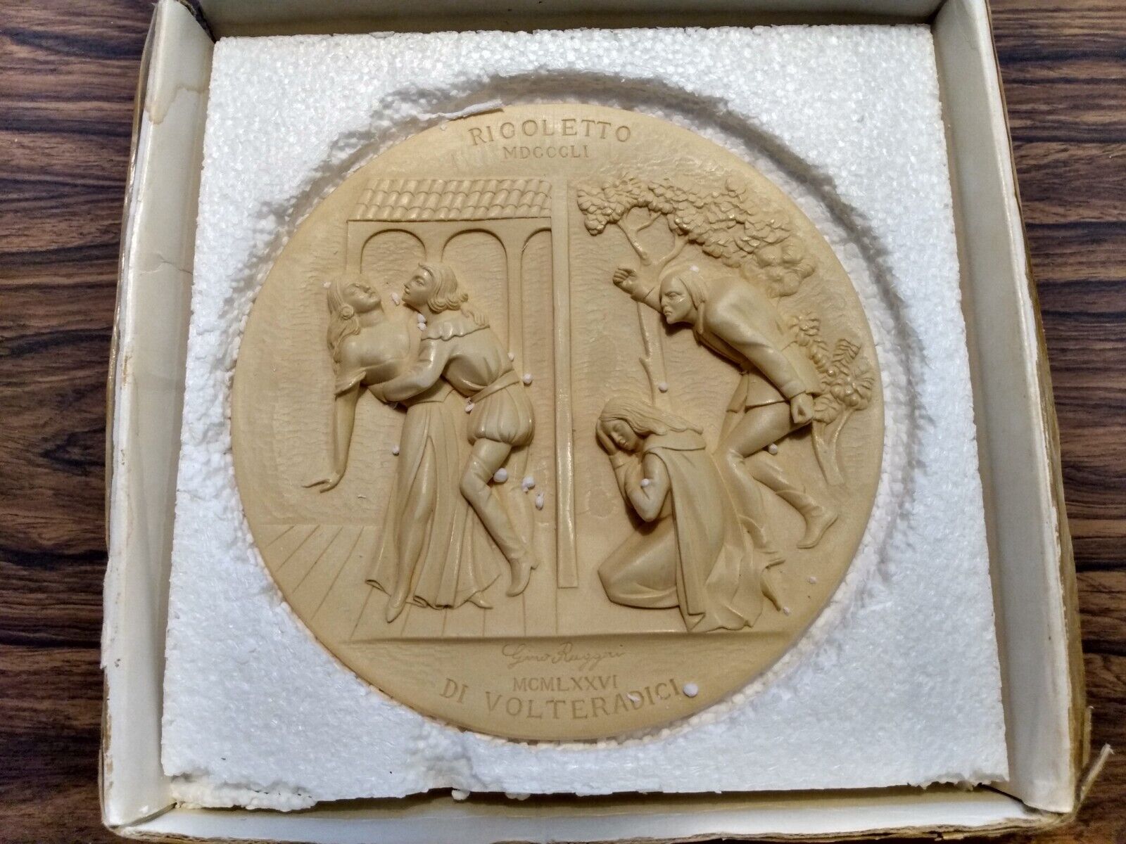 Rigoletto Alabaster Plate La Scala Grand Opera Collection  - with original box
